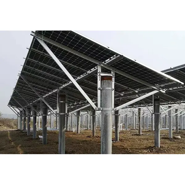 Jordmontagesystem för solenergi med en stolpe